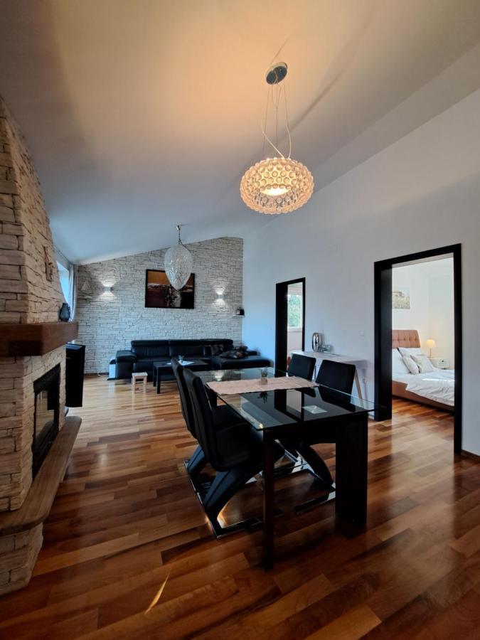 Apartments Villa Sotlar With Pool Umag Exterior photo