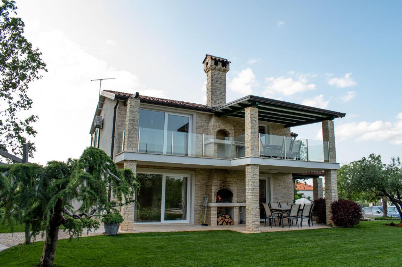 Apartments Villa Sotlar With Pool Umag Exterior photo
