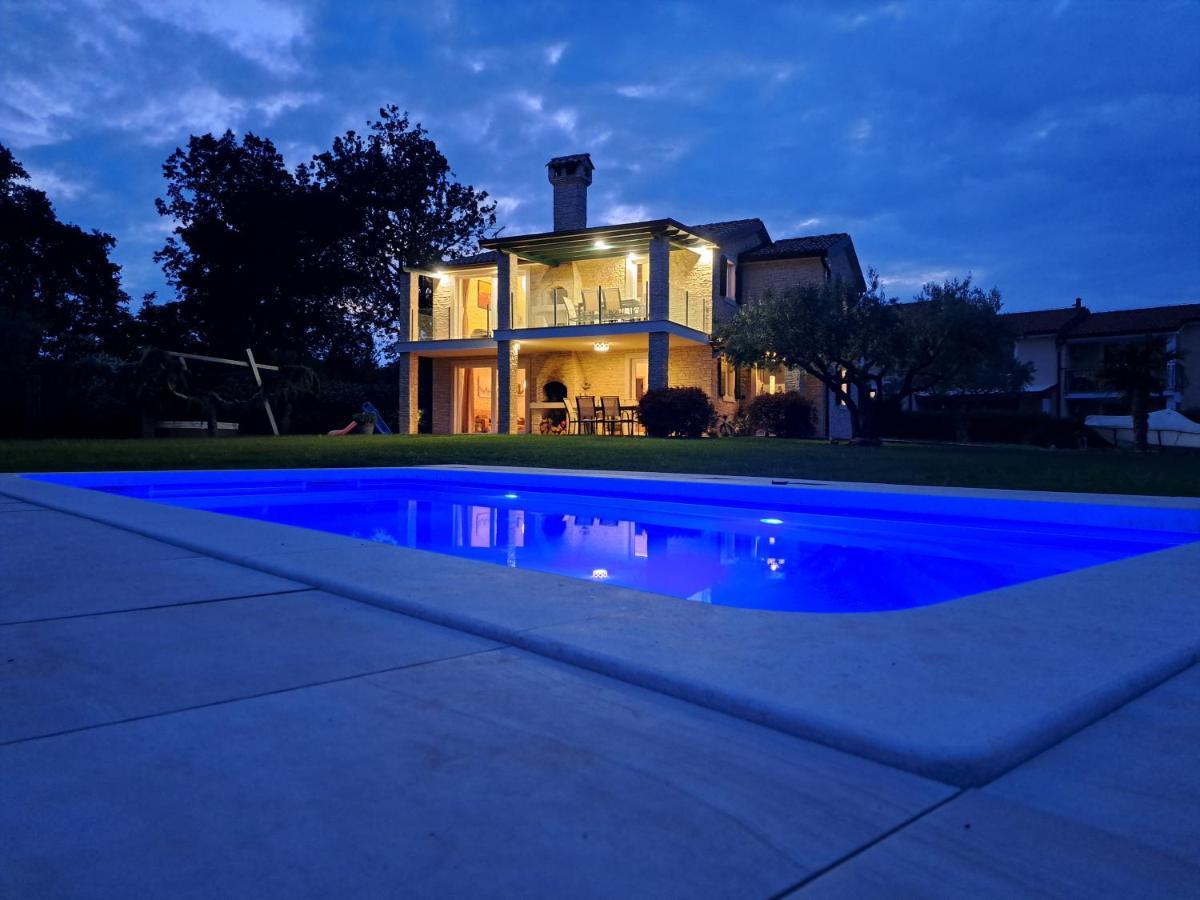 Apartments Villa Sotlar With Pool Umag Exterior photo
